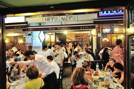 The « meyhane » or « Turkish tavern »: a staple of gastronomy in Turkey